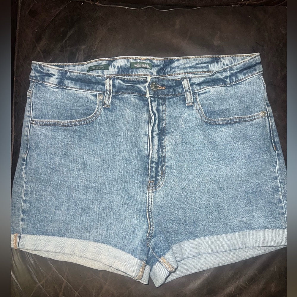 Sz 14 wild fable denim Jean shorts. High rise.